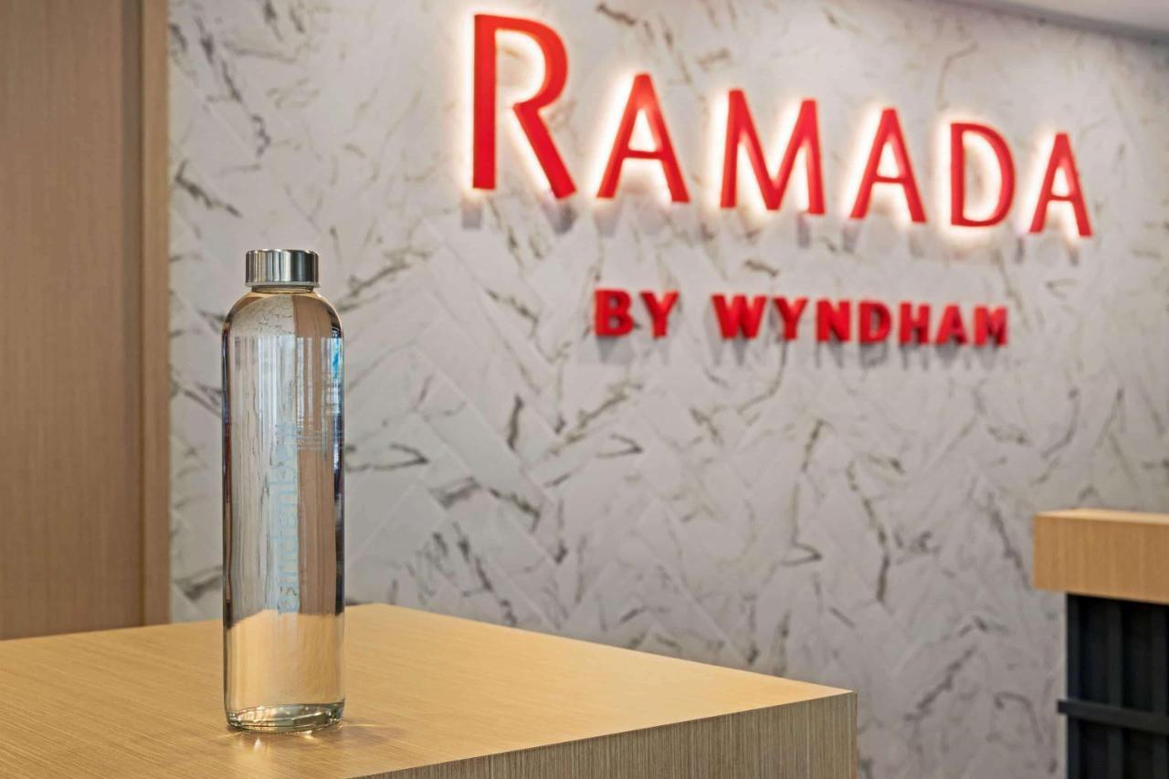 Ramada By Wyndham Valencia Almussafes Hotel Exterior photo