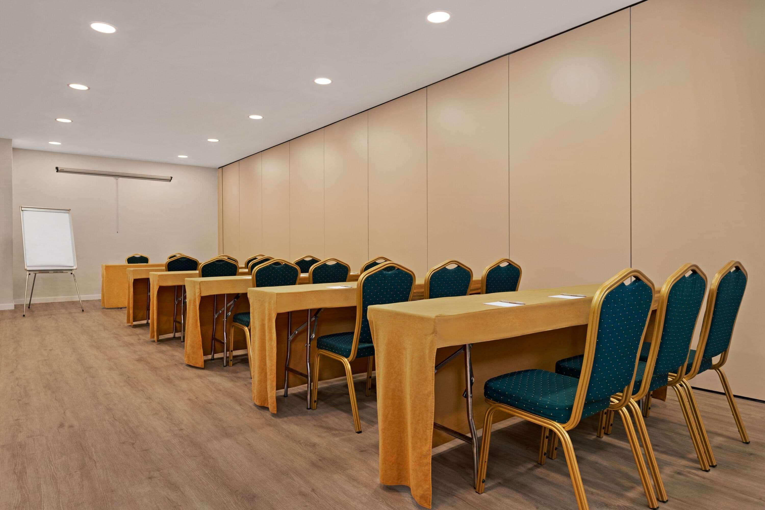 Ramada By Wyndham Valencia Almussafes Hotel Exterior photo