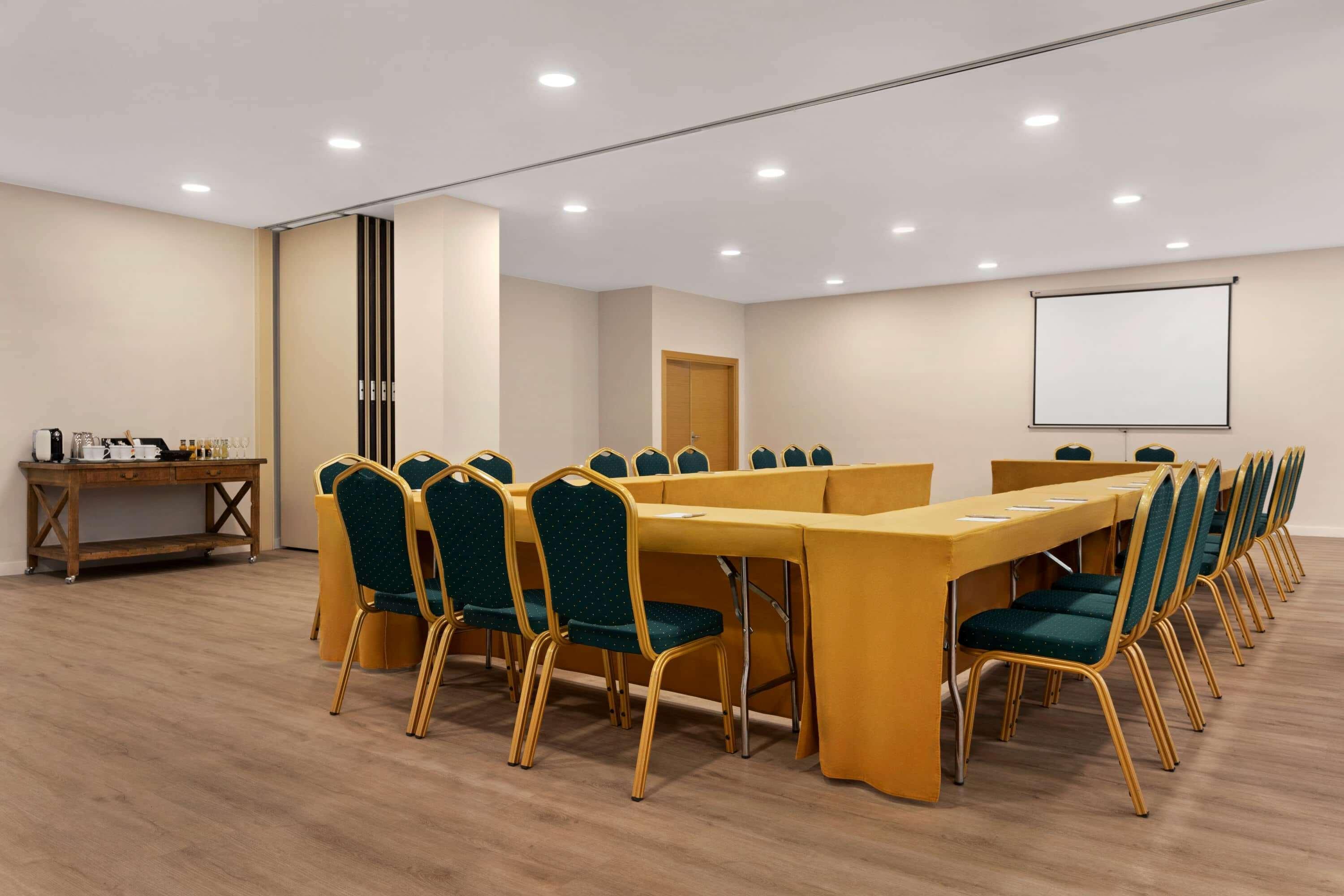 Ramada By Wyndham Valencia Almussafes Hotel Exterior photo