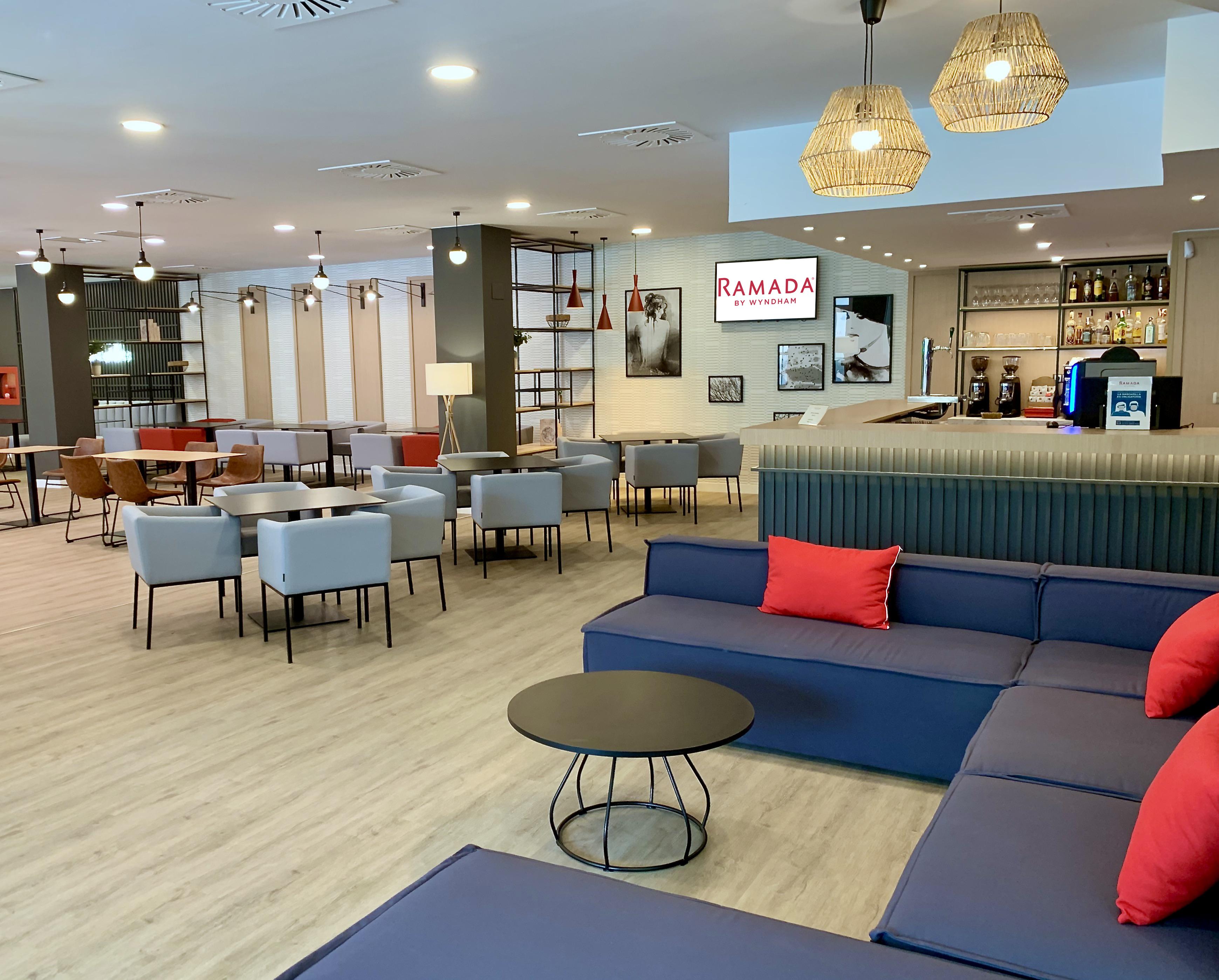 Ramada By Wyndham Valencia Almussafes Hotel Exterior photo
