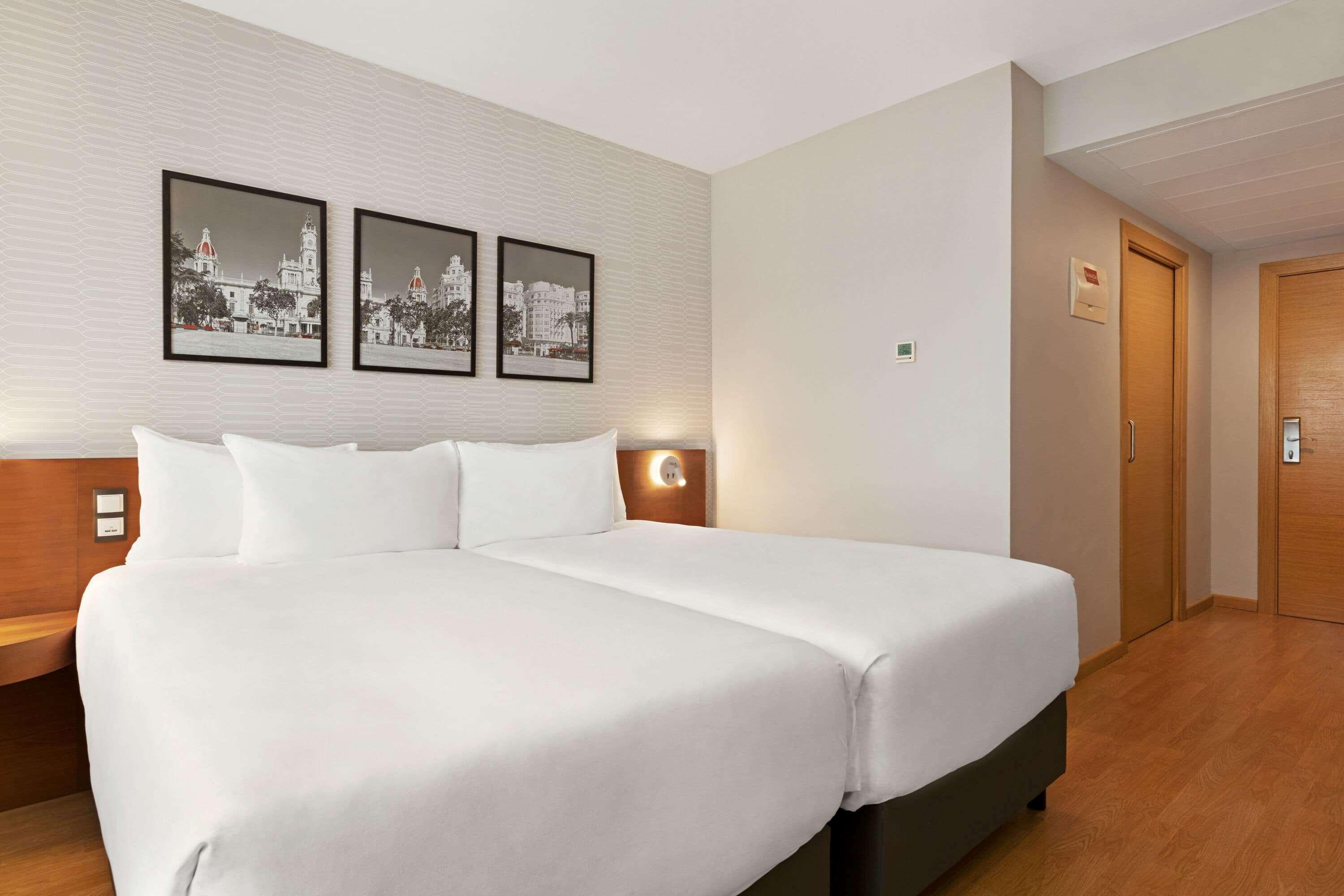 Ramada By Wyndham Valencia Almussafes Hotel Exterior photo