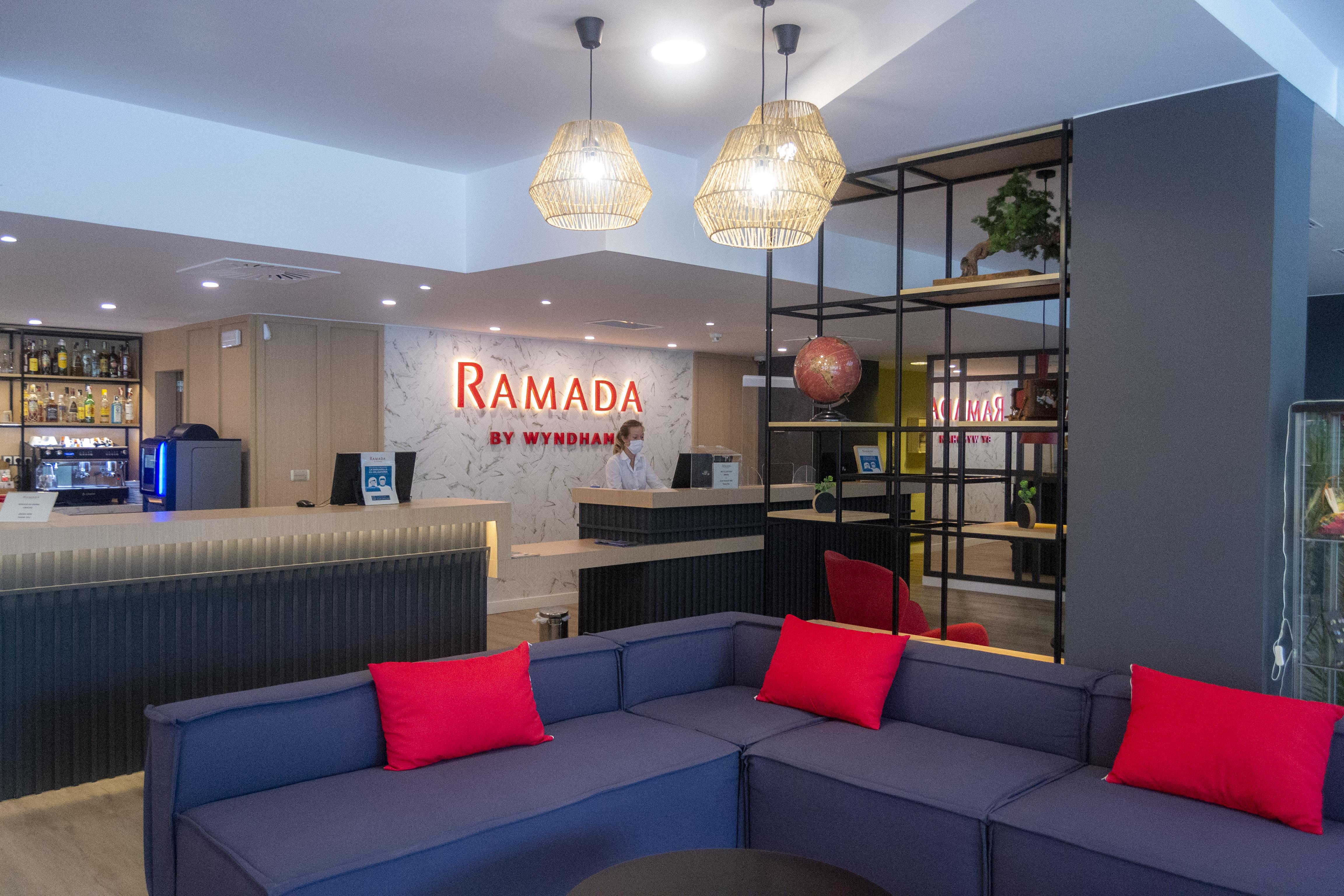 Ramada By Wyndham Valencia Almussafes Hotel Exterior photo