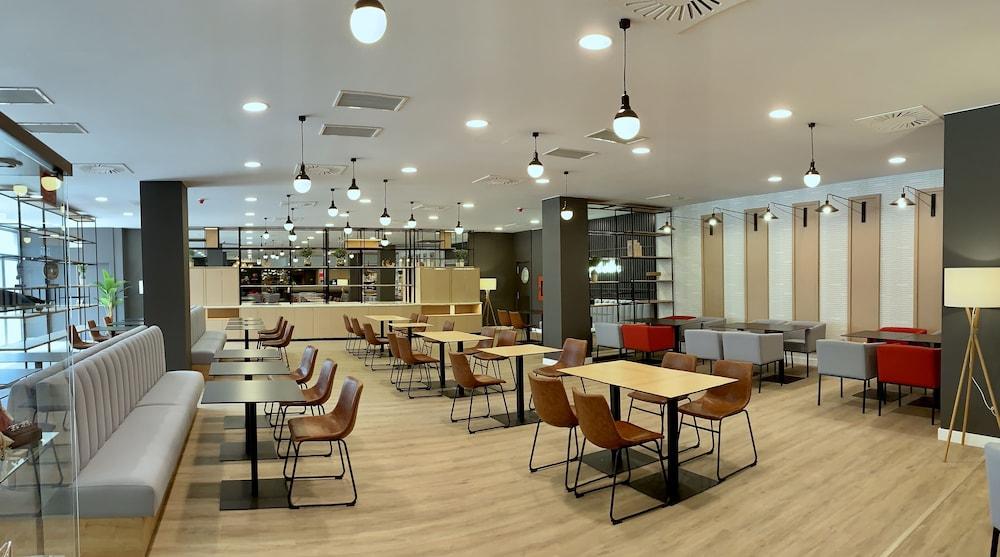 Ramada By Wyndham Valencia Almussafes Hotel Exterior photo